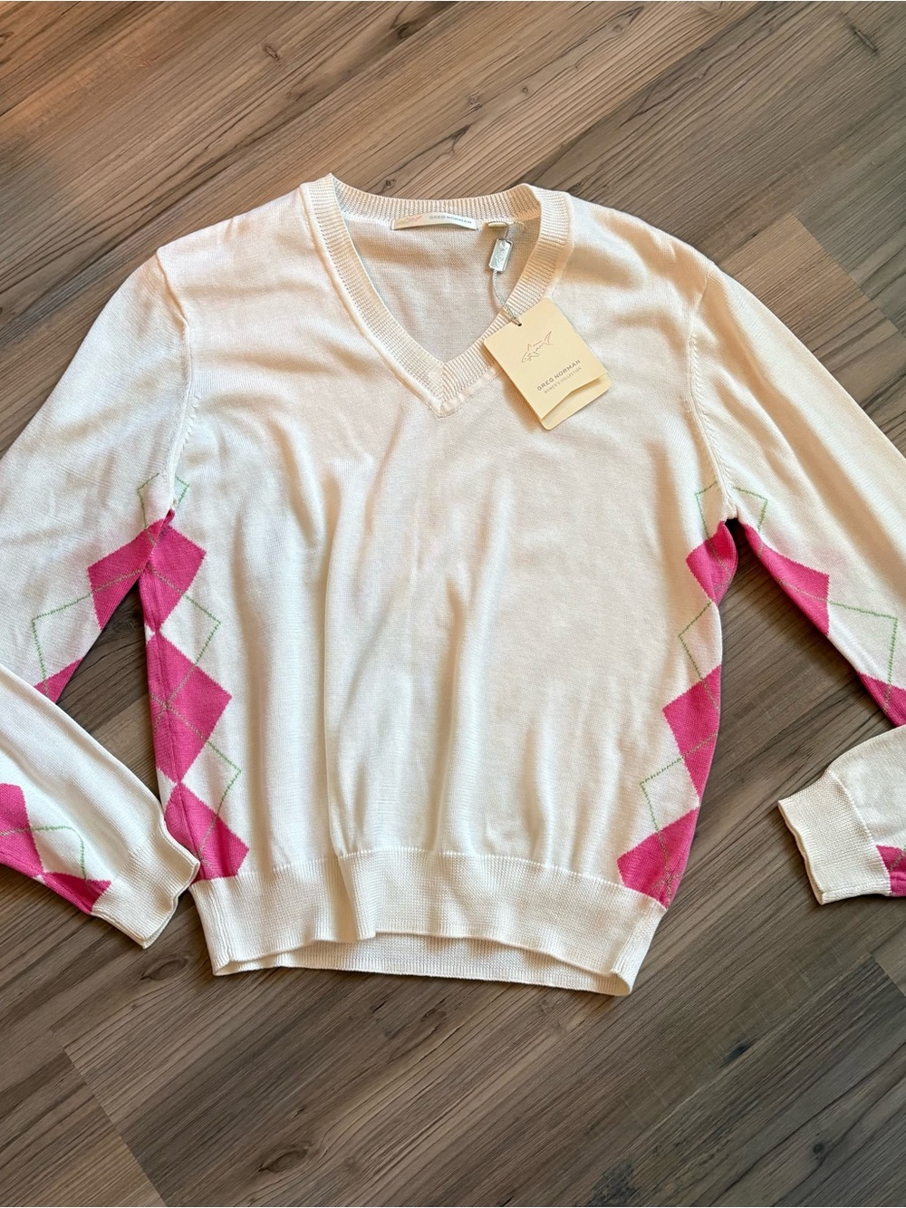 Greg Norman Collection Cream V-Neck Sweater with Pink Argyle Size M NWT